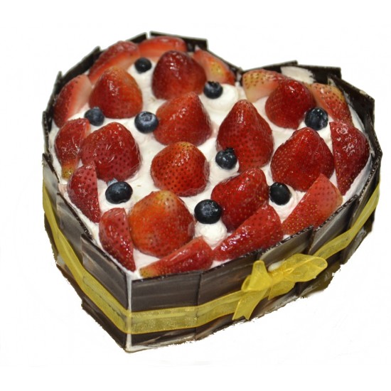 Strawberry Cream Cake, Heart Shape (1Lb)